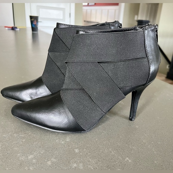 MARI A Black High Heel Booties with Elastic Feature, Sz 8 - Picture 3 of 11